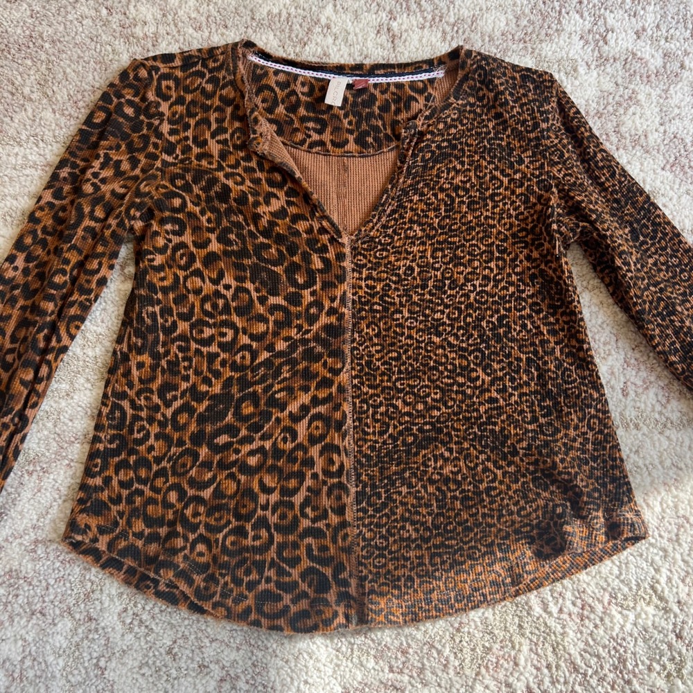 Pilcro Anthropologie‎ Leopard Print Waffle Thermal V-Neck Top Brown XSP